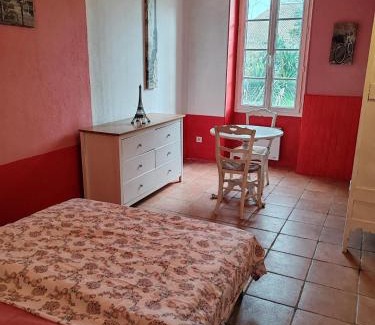 Anglade House | ex domaine Chandelier