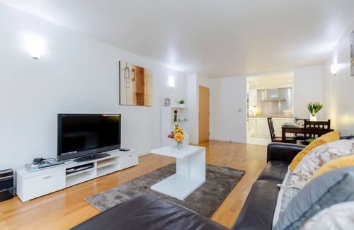Docklands Apartment | EXCEL LOCATION TWO BEDROOMS 2 BATHS SLEEPS UP TO 8 People
