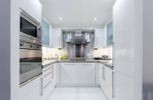 Docklands Apartment | EXCEL LOCATION TWO BEDROOMS 2 BATHS SLEEPS UP TO 8 People