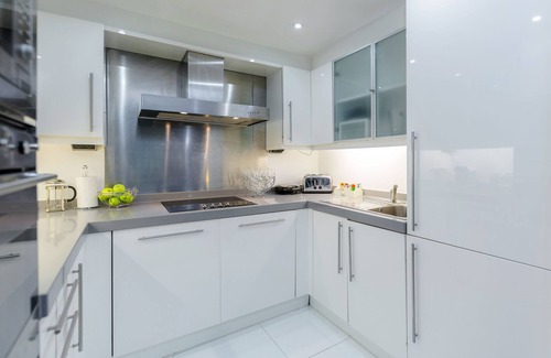 Docklands Apartment | EXCEL LOCATION TWO BEDROOMS 2 BATHS SLEEPS UP TO 8 People