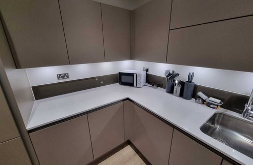 Beckton Apartment | ExCeL London - Fantastic Garden & Terrace with a 3-Bedroom-Condo