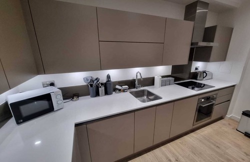 Beckton Apartment | ExCeL London - Fantastic Garden & Terrace with a 3-Bedroom-Condo