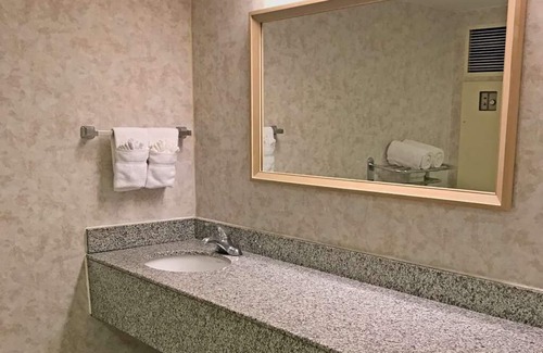 Radnor - Fort Myer Heights Resort | Excellent Choice! 4 Units with Free Parking, Pet-friendly Property!