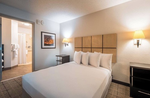Park Central Hotel | Excellent Choice! Spacious Unit w/Full Kitchen, Free Parking Onsite!