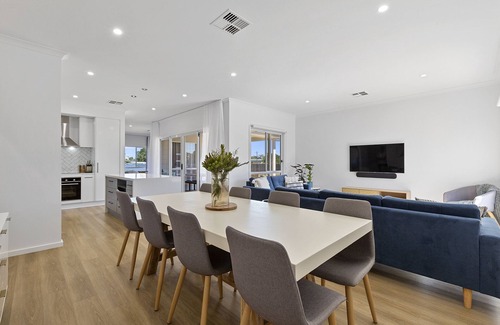 Seymour House | Exceptional Holiday Space & Style!
