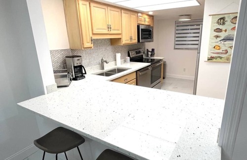 Granada Condo | Exceptional remodeled condo, 2 miles from Siesta Key