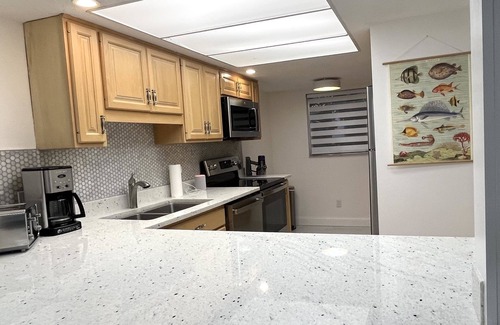 Granada Condo | Exceptional remodeled condo, 2 miles from Siesta Key