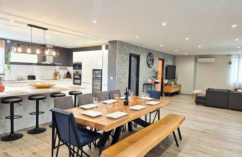 Berre-des-Alpes House | Exceptional villa with swimming pool, large garden and children's play area