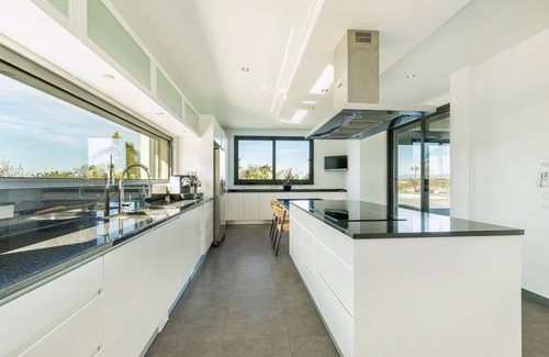 Algoz Villa | Exceptional villa 4 km from the Algarve's most beautiful beaches, with swimming.