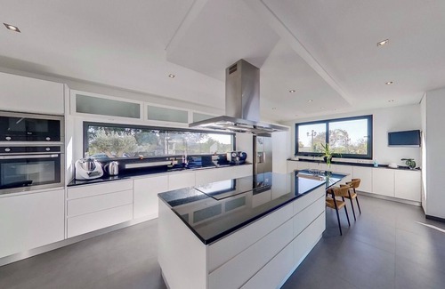 Algoz Villa | Exceptional villa 4 km from the Algarve's most beautiful beaches, with swimming.