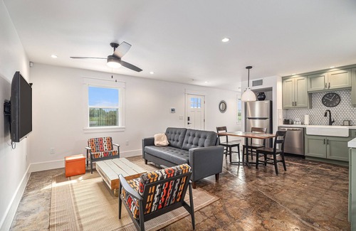 Willow Meadows/Willowbend Area Apartment | Exceptionally designed 1 bedroom 1 bath just minutes from NRG & Medical Center