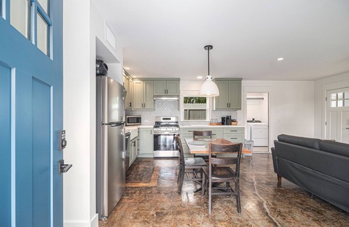 Willow Meadows/Willowbend Area Apartment | Exceptionally designed 1 bedroom 1 bath just minutes from NRG & Medical Center