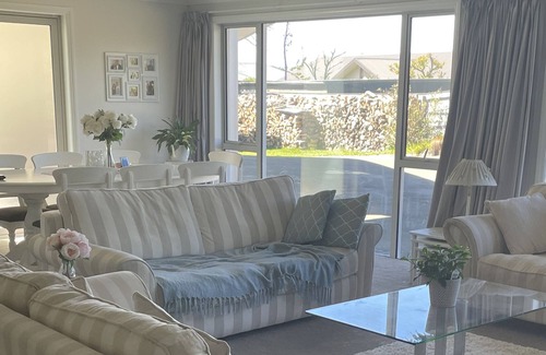 Motueka House | Exceptionally Huge Family Home