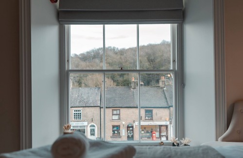 High Peak Apartment | Exceptionally large one bedroom Suite