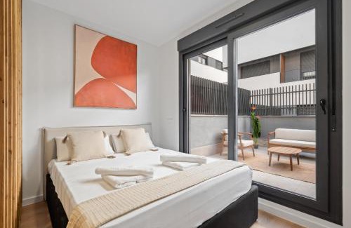 San Sebastian de los Reyes Apartment | Exclusivo apartamento con terraza privada, piscina, gimnasio y coworking