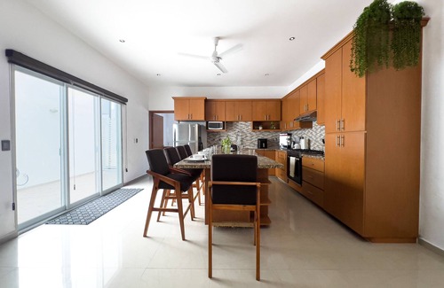 Manzanillo House | Exclusiva Casa de Playa: Céntrica, A/c, Cerca de Playa y Centros Comerciales