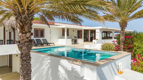 Bisento Villa | Exclusive 10-Guest Seaview Villa in Gated Community with Pool & Private Beach Access