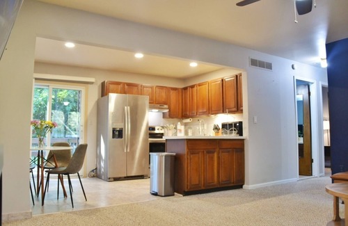 Bloomfield Hills House | Exclusive 2B1B Prime Location Quiet Neighborhood