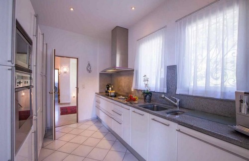 Bissone Villa | Exclusive and stylish villa * 6 1/2 room villa, -10 people/WiFi