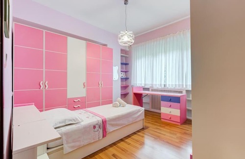 EUR Apartment | Exclusive Apartment in Eur Lake