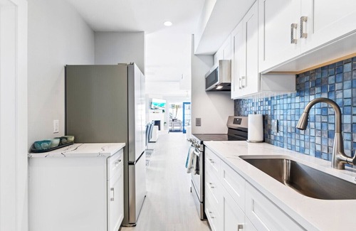 Siesta Key Village House | Exclusive complex - Private Heated Pool - 100 Steps to Beach - Village 5 minute walk