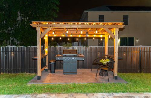 Mariner House | Exclusive Design, Heated Pool, BBQ, Firepit, Mini Resort, Unforgettable Memories