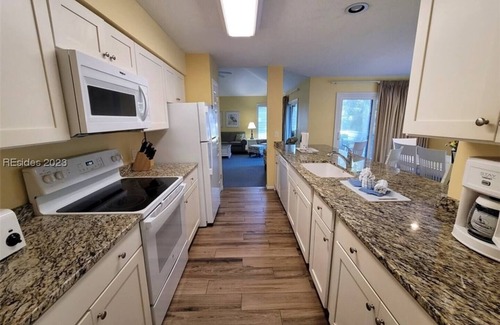 Hilton Head Island Cottage | Exclusive Escape: Spacious Home in Gated Shipyard Community, with bikes to ride