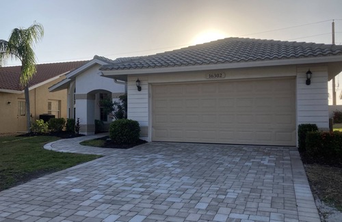 Iona House | Exclusive Fort Meyers home in gated golf community close to beaches!