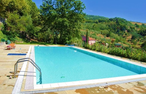 Saturnana House | Exclusive house nestled in the Tuscan countryside, between Florence and Pisa, with swimming pool.