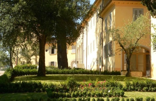 Saturnana House | Exclusive house nestled in the Tuscan countryside, between Florence and Pisa, with swimming pool.