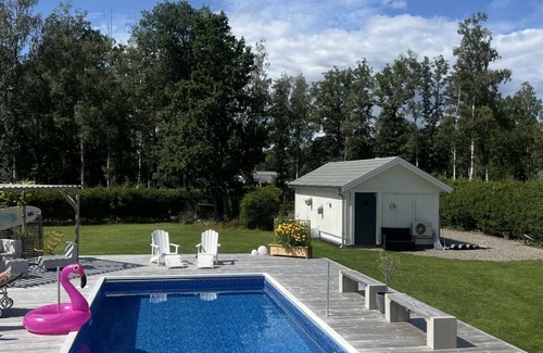 Lekeryd Villa | Exclusive lakeside accommodation with pool, jacuzzi & large living areas