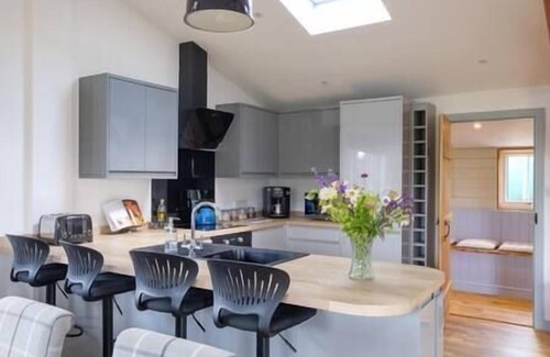 Bridport House | Exclusive Lodge with Hot Tub and stunning views