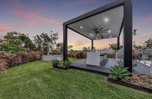 Airlie Beach House | Exclusive luxury hilltop resort style home.