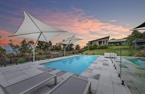Airlie Beach House | Exclusive luxury hilltop resort style home.