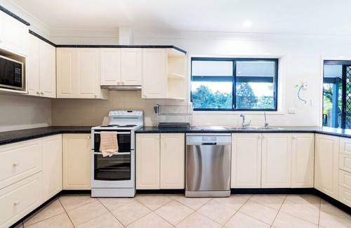 Mount Hunter House | Exclusive Manor Retreat Farm Stay Pool 5BD