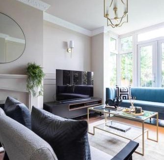 Olton House | Exclusive Premium Large Solihull House - The Chapters - NEC Sleeps 9