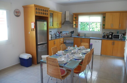 Peyia Town Villa | Exclusive Quiet Villa in Residential area of Peyia with Private Pool & Sea Views