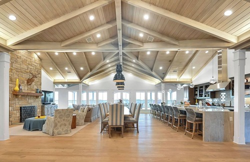 Athens House | Exclusive Ranch | Lodge & 3 Casitas w/5 Stocked Lakes, Trails, Pool, & Tennis
