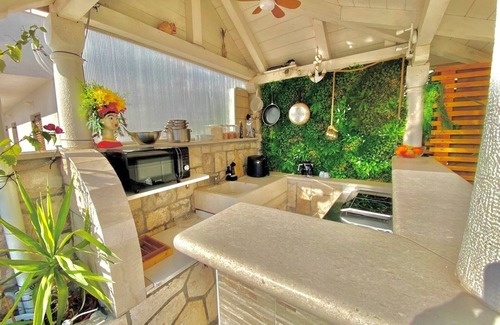 Krizna luka Bed & Breakfast | Exclusive Studio with Breakfast included + Private Jacuzzi & Outdoor Kitchen