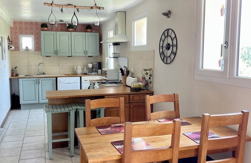 Cendrieux House | Exclusive use of Pool - 2 Bedrooms - en suite - sleeps up to 5