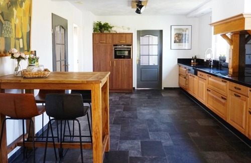Baarlo Villa | Exclusive vacation villa next to castle d'Erp with spacious private garden and barrel sauna