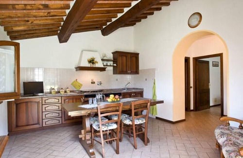 Lisciano Niccone Villa | Exclusive villa with private pool, sleeps 24