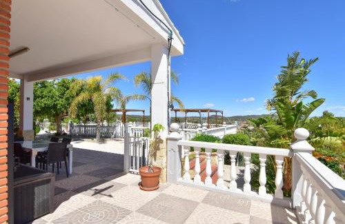 Catadau House | Exclusive Villa in Catadau: Pool & Private Gardens