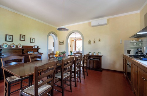 Bivio Pozzo Villa | Exclusive villa with gated pool, 12 pax all-inclusive. 70 reviews, Watch video.