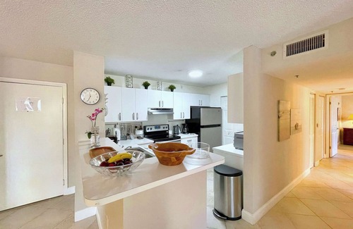 Aventura Apartment | Exclusive Yacht Club Condo 10 Min to the Beach