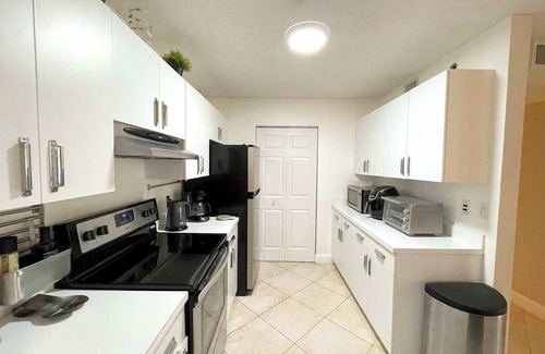 Aventura Apartment | Exclusive Yacht Club Condo 10 Min to the Beach