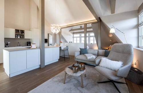 Lichtenberg Apartment | Exclusively furnished 5-star 60 m2 top floor apartment with sun terrace - Sky Lodge