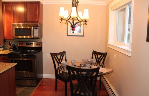 Whyte ave Condo | Executive 1-bedroom apartment near the University of Alberta