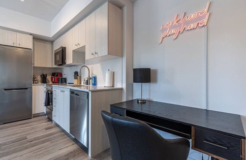 Kitchener Apartment | Executive 2BD+Wifi+Parking+EV (Gym & Pool soon!)