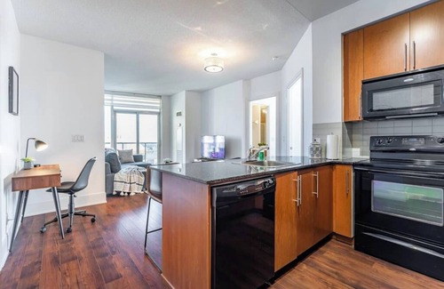 Downtown Mississauga Apartment | Executive 2BR-2Bath Condo, High Floor, Parking